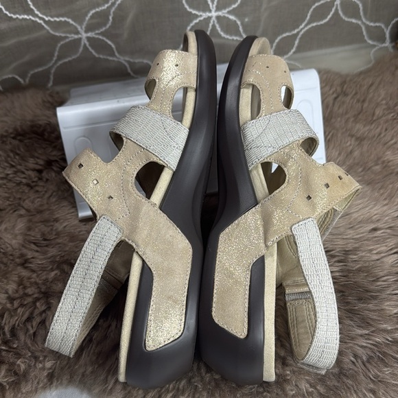 (S3) Aravon Women's Power Comfort Three Strap Heeled Sandals, Size 11 - Picture 10 of 11